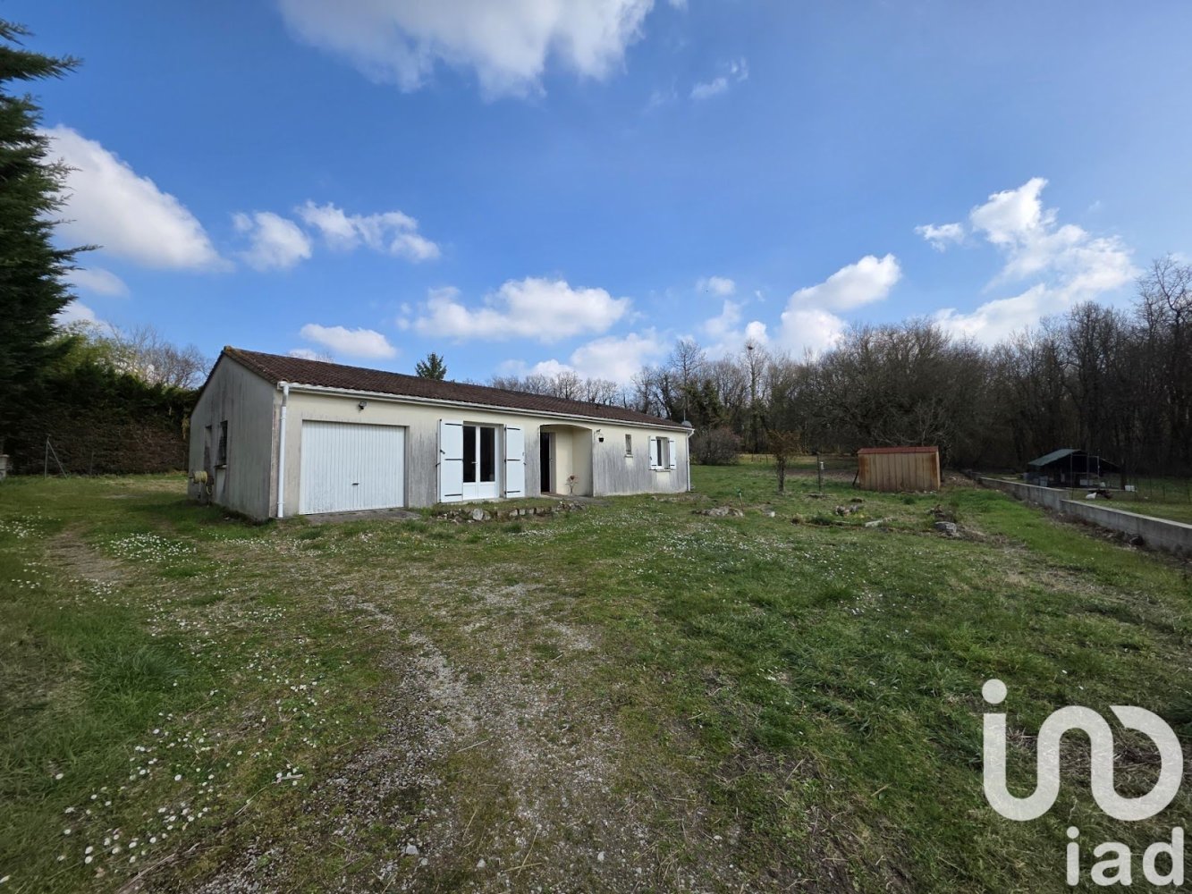 Casa de 4 divisões em Asnieres-sur-Nouere, France N.º 97600