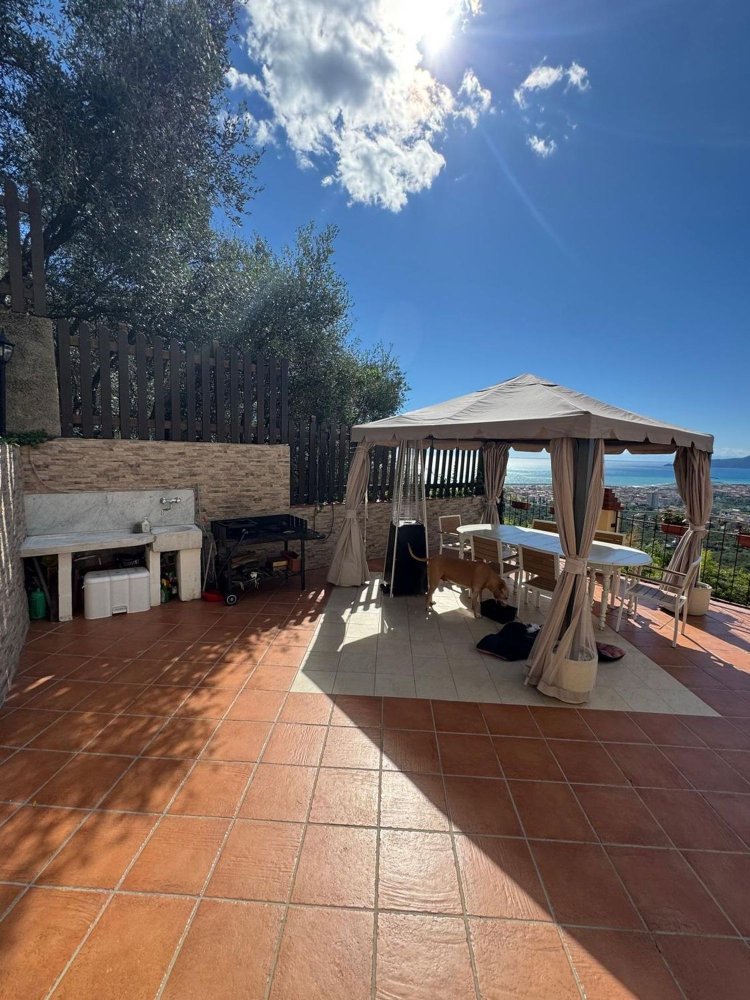 5 bedrooms Villa in Cogorno, Italy No. 312677