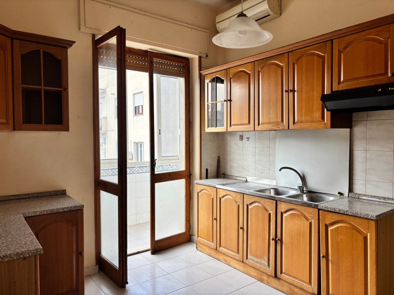 4 bedrooms Apartment in Cagliari, Italy No. 400056
