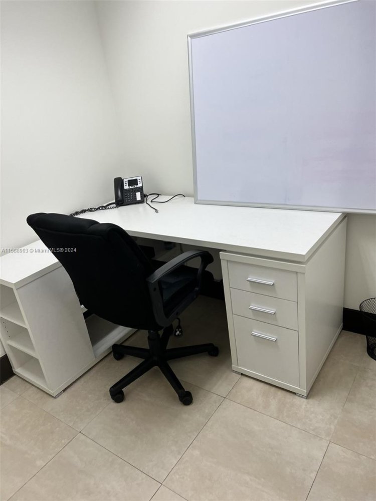 bureau à louer à Miami, Miami-Dade, Florida, USA № 613812