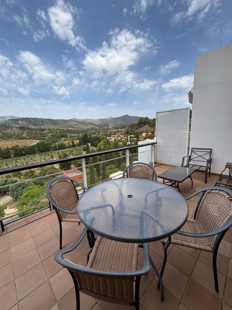 3 bedrooms Apartment in Benahavis, Spain No. 133804