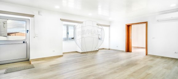 2 bedrooms House in Angra do Heroismo, Portugal No. 31809 4