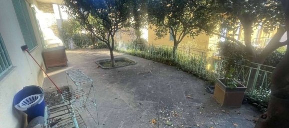 5-salle Appartement à Genoa, Italy No. 195280 10