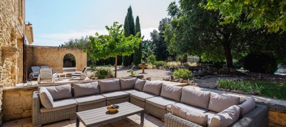 7 bedrooms House in Le Thor, France No. 325497 2