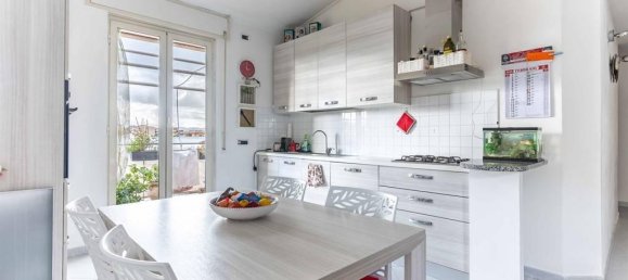 3 rooms Apartment in Rome, Italy No. 26767 8