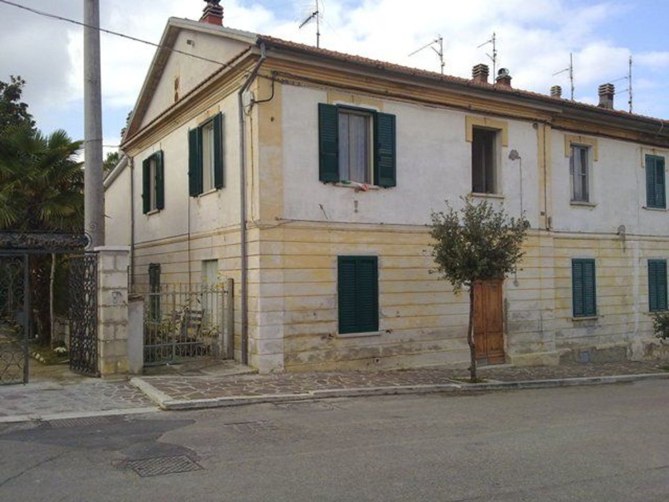 Casa de 6 habitaciónes en Serramonacesca, Italy No. 172266