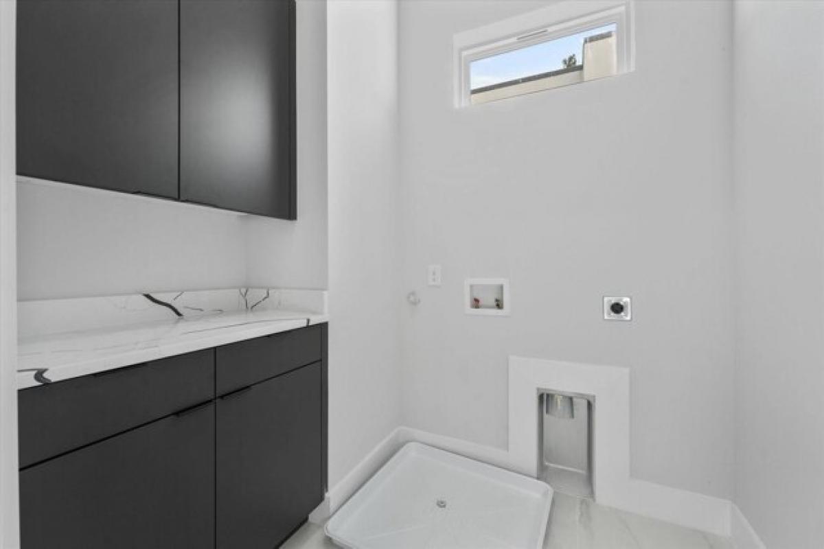 Дом с 5 спальнями в Даллас, США № 439219