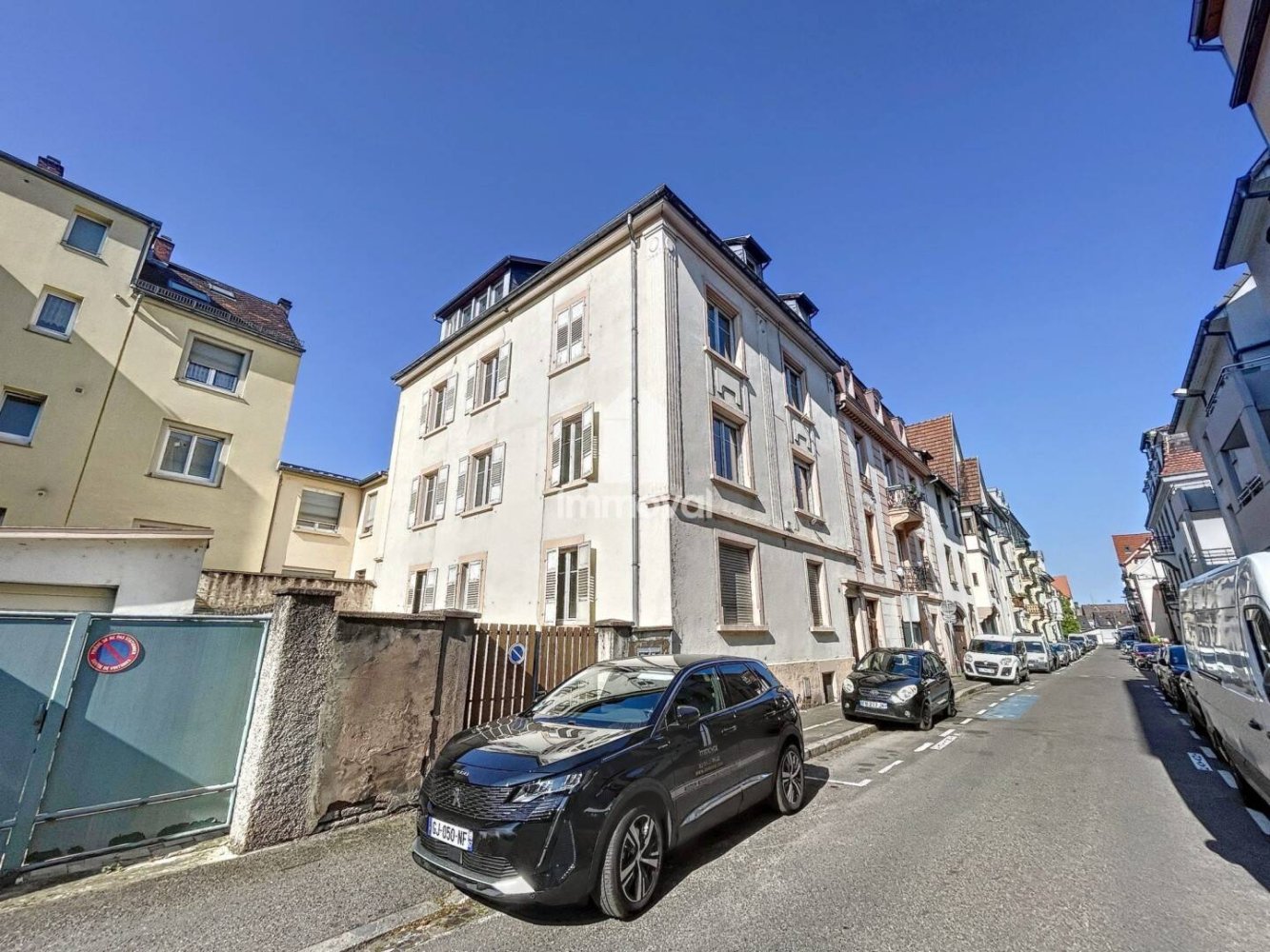 331m² Building in Schiltigheim, France No. 233050