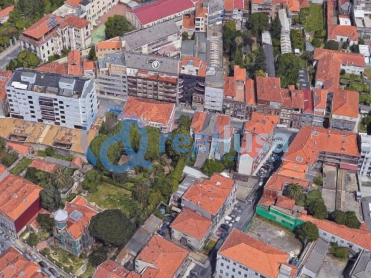 386m² Shop in Porto, Portugal No. 8185