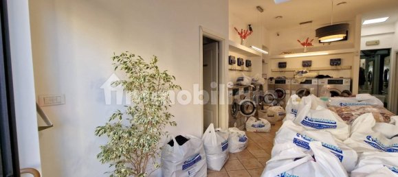 3 rooms Commercial property in Rome, Italy No. 50118 31
