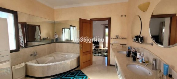 Villa de 5 dormitorios en Estepona, Spain No. 139288 11