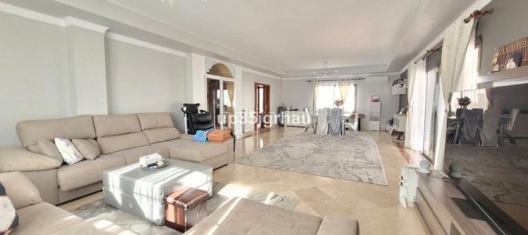 Villa de 5 dormitorios en Estepona, Spain No. 139288 3