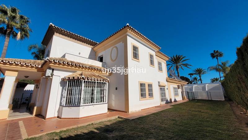 Villa de 5 dormitorios en Estepona, Spain No. 139288