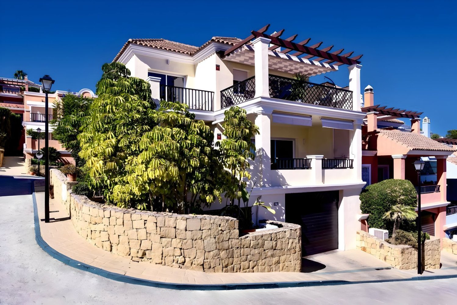4 bedrooms Townhouse in Marbella, Spain No. 149929