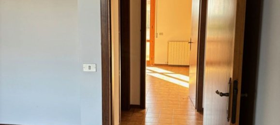4 rooms Apartment in Vinci, Italy No. 85024 2