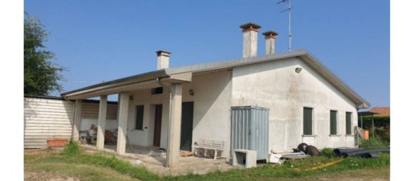 3 rooms Apartment in Chioggia, Italy No. 56495 2