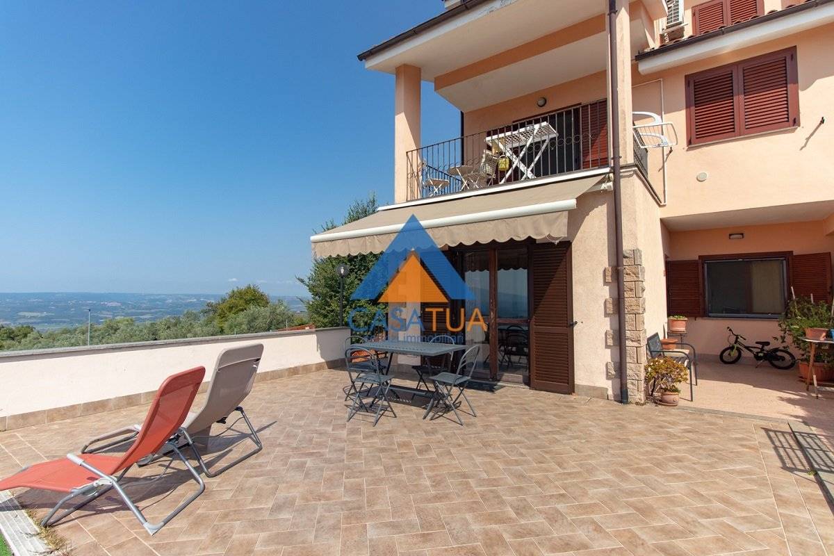 3 bedrooms House in Alviano, Italy No. 352102