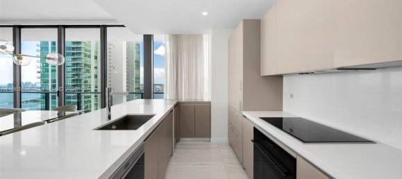 4 dormitorios propiedad comercial en venta en Miami, Miami-Dade, Florida, USA № 614315 5