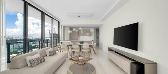 4 dormitorios propiedad comercial en venta en Miami, Miami-Dade, Florida, USA № 614315 2