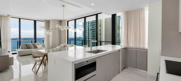 4 dormitorios propiedad comercial en venta en Miami, Miami-Dade, Florida, USA № 614315 4
