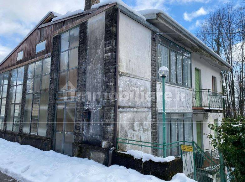 4 bedrooms Apartment in Lizzano in Belvedere, Italy No. 348811