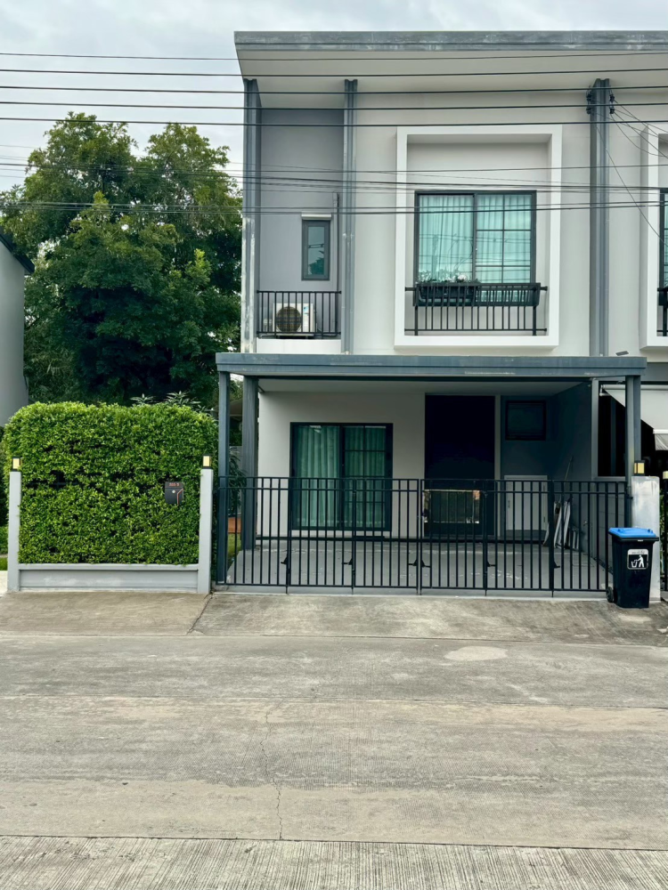 Moradia em banda T3 em Bang Kaeo, Thailand N.º 77931