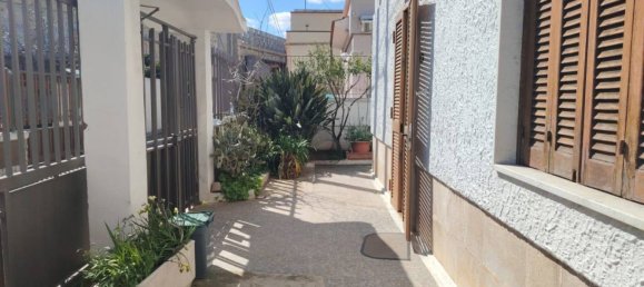 Casa de 2 dormitorios en Bari, Italy No. 68270 3