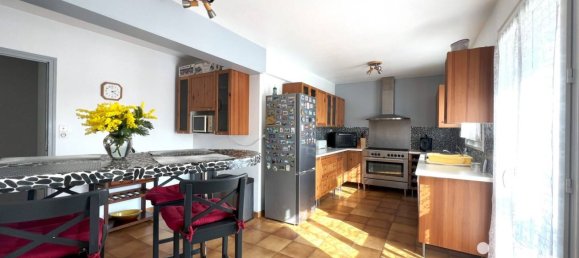 6 bedrooms House in Saint-Pierre-du-Mont, France No. 101919 9