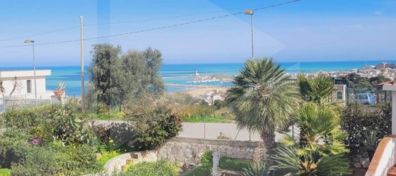 6 rooms Villa in Vieste, Italy No. 25949 4