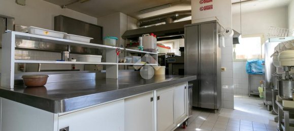 7 rooms Commercial property in Forlì, Italy No. 257646 15