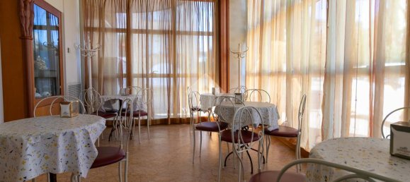 7 rooms Commercial property in Forlì, Italy No. 257646 6