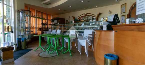 7 rooms Commercial property in Forlì, Italy No. 257646 3