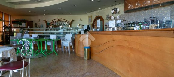 7 rooms Commercial property in Forlì, Italy No. 257646 4