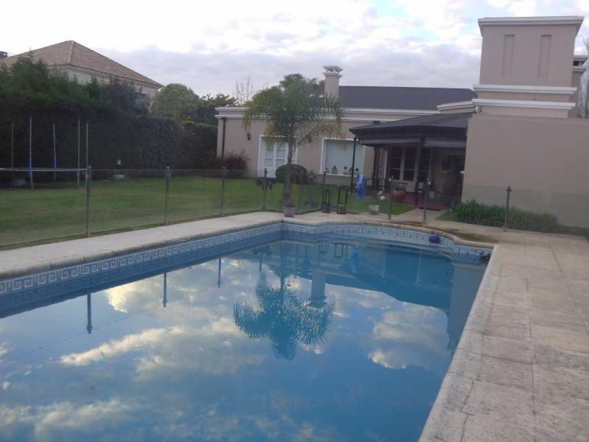 5 bedrooms House in Berazategui, Argentina No. 69549