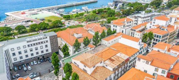 219m² Warehouse in Funchal, Portugal No. 92642 3