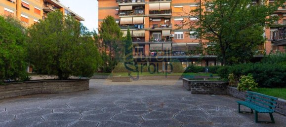3 rooms Apartment in Rome, Italy No. 133523 4