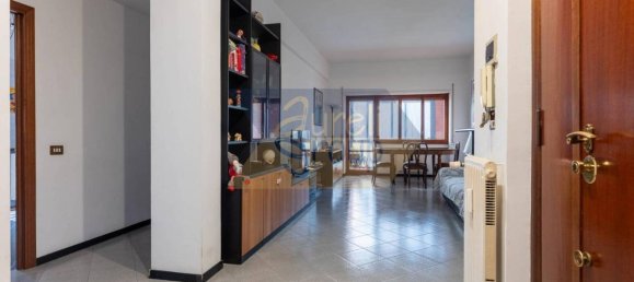 3 rooms Apartment in Rome, Italy No. 133523 11