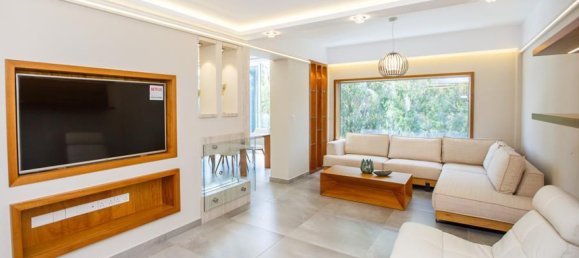 2 bedrooms Apartment in Limassol, Cyprus No. 1570 3