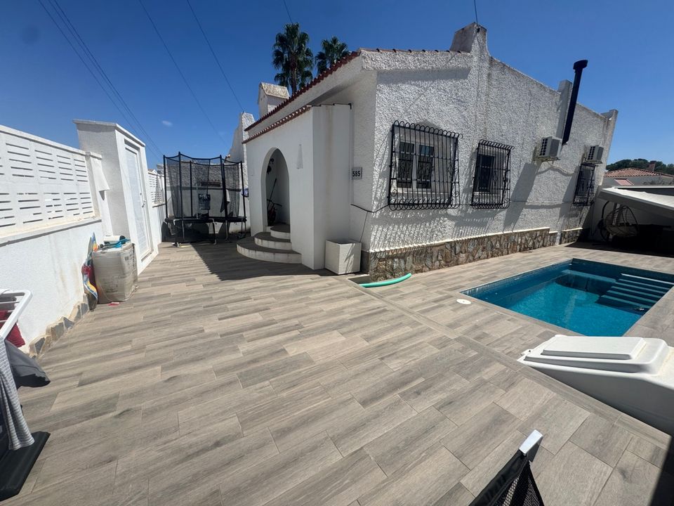 2 bedrooms Villa in Alicante, Spain No. 201392