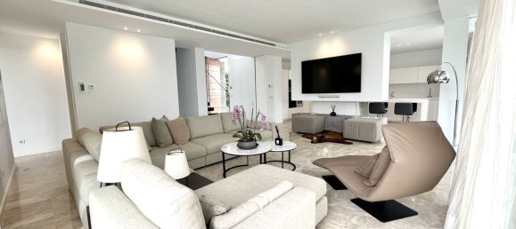 5 bedrooms Villa in Cancelada, Spain No. 3343 7