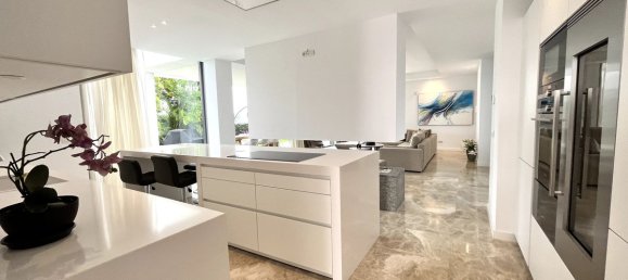 5 bedrooms Villa in Cancelada, Spain No. 3343 5