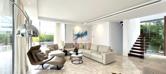 5 bedrooms Villa in Cancelada, Spain No. 3343 3