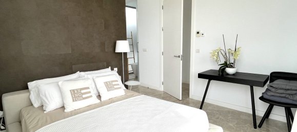 5 bedrooms Villa in Cancelada, Spain No. 3343 8