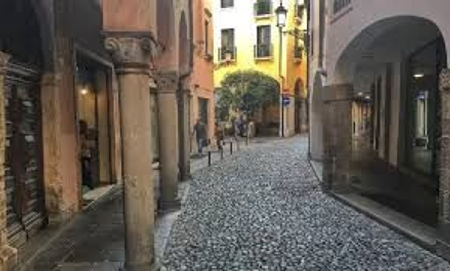 Коммерческая недвижимость 82м² в Падуя, Италия № 328845