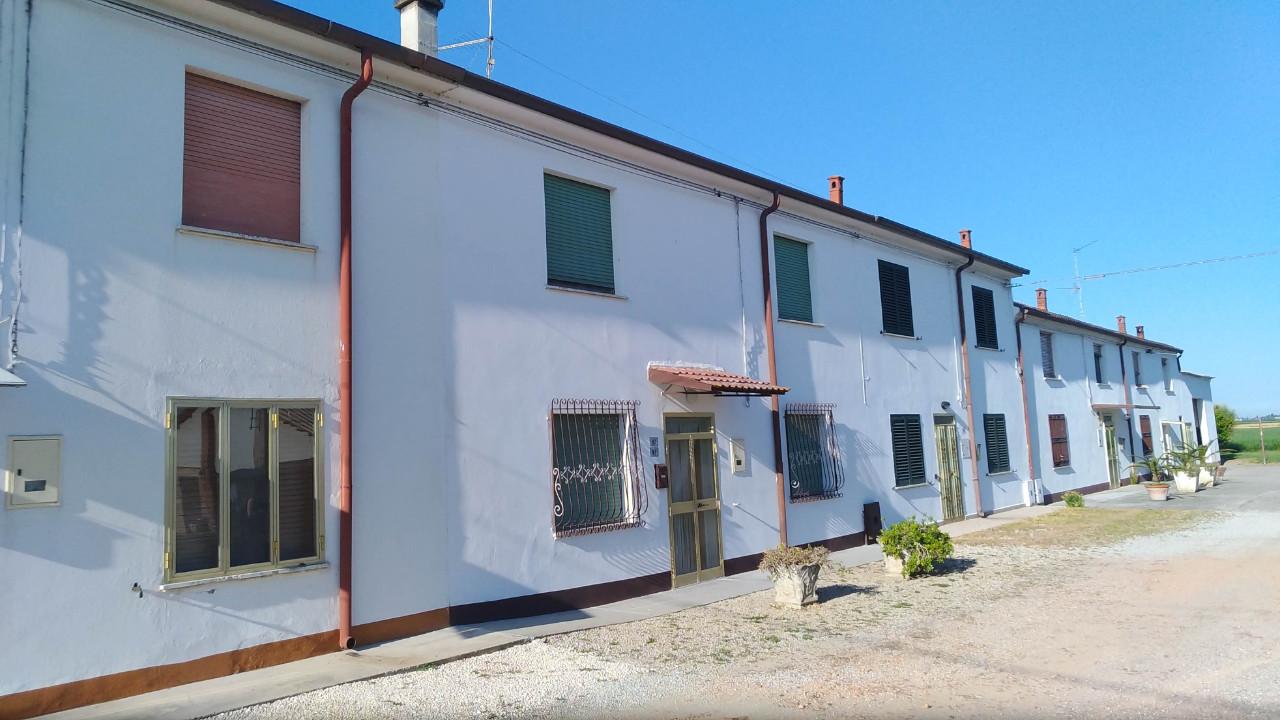 Casa de 6 habitaciónes en Tresignana, Italy No. 62681
