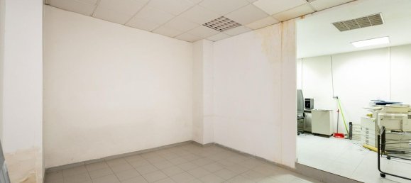 200m² Commercial property in Granada, Spain No. 22402 16