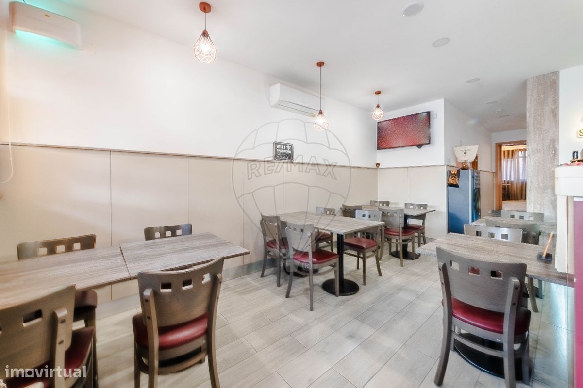 79m² Commercial property in Vila Nova de Gaia, Portugal No. 14901