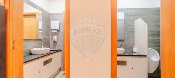 79m² Commercial property in Vila Nova de Gaia, Portugal No. 14901 4