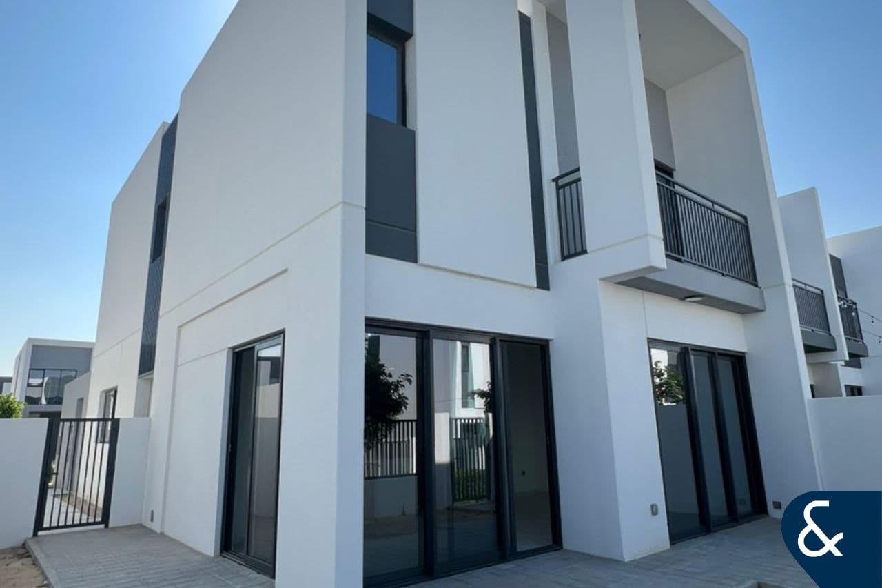 4 bedrooms Villa in Dubai Land, UAE No. 110526