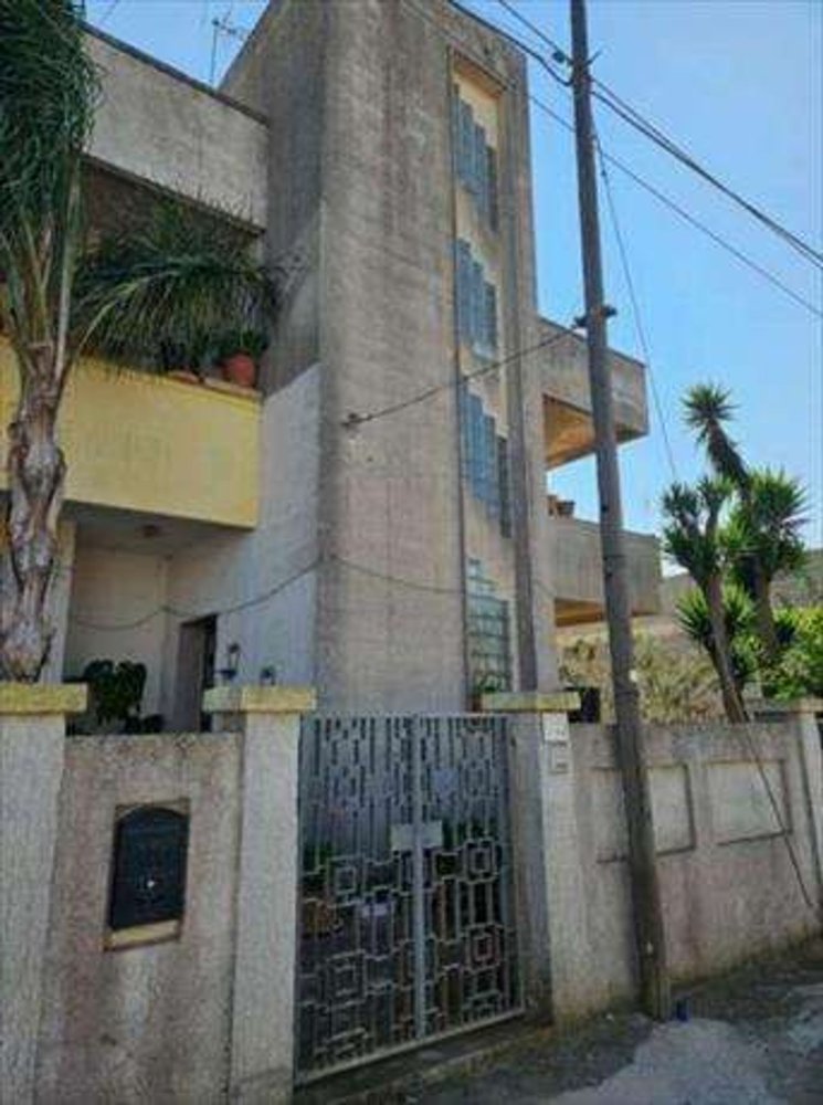 12 rooms House in Patù, Italy No. 215431